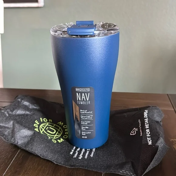 Brumate NAV 22oz in Matte Navy. Brand New! - Picture 1 of 5